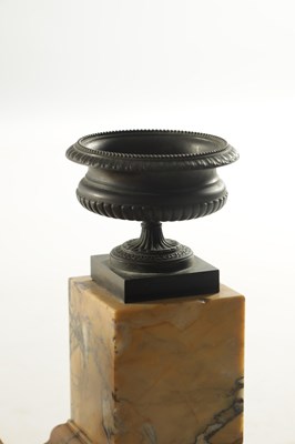 Lot 795 - A 19TH CENTURY ITALIAN BRONZE AND SIENNA MARBLE DESK SET COMPRISING OF AN INKSTAND, A PAIR OF TAZZAS AND A PAIR OF PAPERWEIGHTS