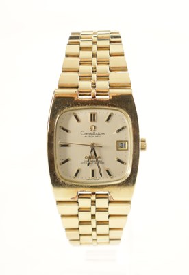 Lot 340 - A 1970'S GENTLEMAN'S GOLD PLATED OMEGA CHRONOMETER CONSTELLATION AUTOMATIC WRISTWATCH