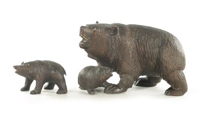 Lot 1200 - A SET OF THREE CARVED WOOD BLACK FOREST BEARS