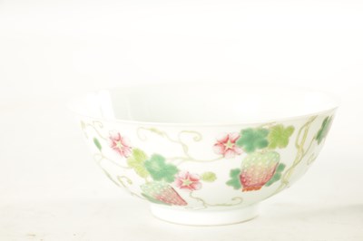 Lot 132 - A 19TH CENTURY CHINESE FAMILLE ROSE STRAWBERRY PATTERN PORCELAIN BOWL