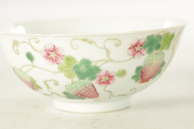 Lot 132 - A 19TH CENTURY CHINESE FAMILLE ROSE STRAWBERRY PATTERN PORCELAIN BOWL