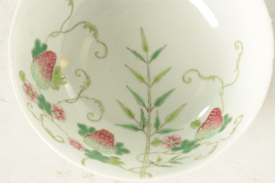 Lot 132 - A 19TH CENTURY CHINESE FAMILLE ROSE STRAWBERRY PATTERN PORCELAIN BOWL