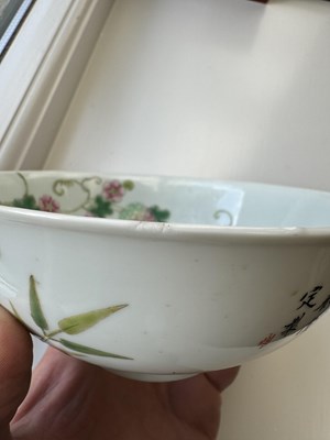 Lot 132 - A 19TH CENTURY CHINESE FAMILLE ROSE STRAWBERRY PATTERN PORCELAIN BOWL