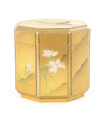 Lot 108 - A JAPANESE GOLD LACQUERED OCTAGONAL CASKET