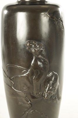 Lot 196 - A LARGE MEIJI PERIOD JAPANESE PATINATED BRONZE VASE