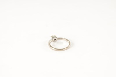 Lot 247 - AN 18CT WHITE GOLD DIAMOND SOLITAIRE RING