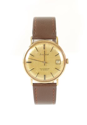 Lot 302 - A GENTLEMAN’S 9CT GOLD ACCURIST WRISTWATCH