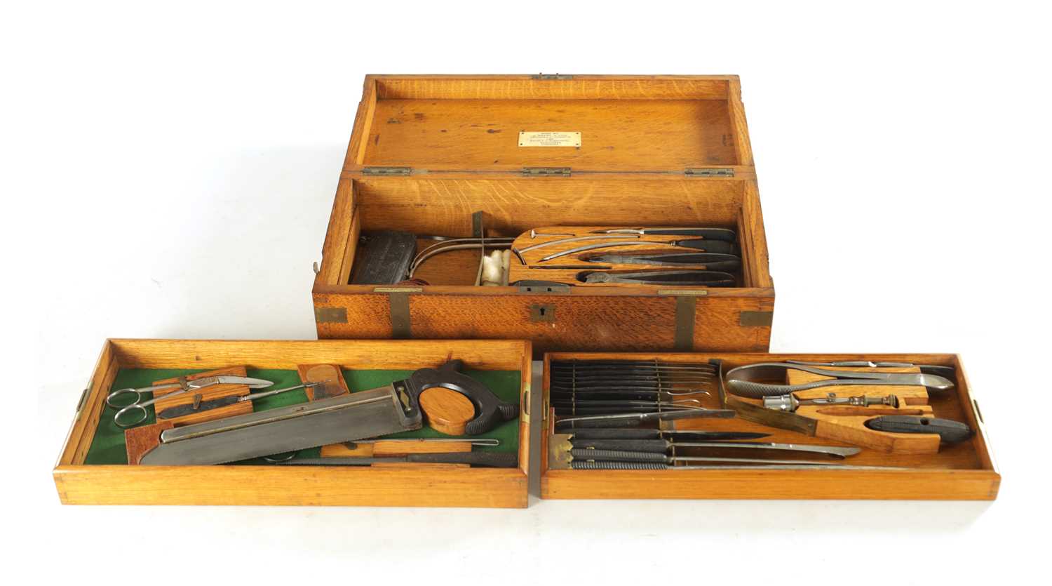 Lot 590 - A 19TH CENTURY CAMPAIGN SURGICAL INSTRUMENT