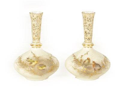 Lot 72 - A PAIR OF GRAINGER WORCESTER PORCELAIN VASES