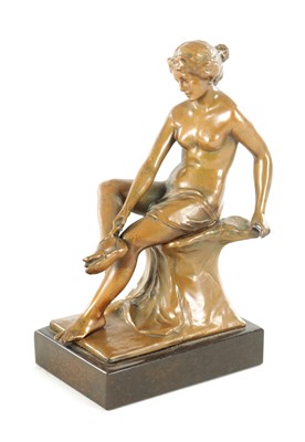 Lot 719 - AN ART NOUVEAU PATINATED BRONZE SCULPTURE