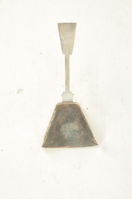 Lot 368 - A GEORGE III SILVER CADDY SPOON
