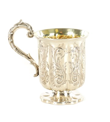 Lot 418 - A VICTORIAN SILVER MUG