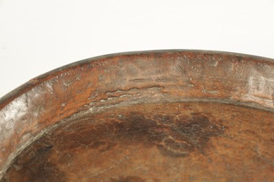 Lot 1186 - A PRIMITIVE ELM TREENWARE SHALLOW FRUIT DISH