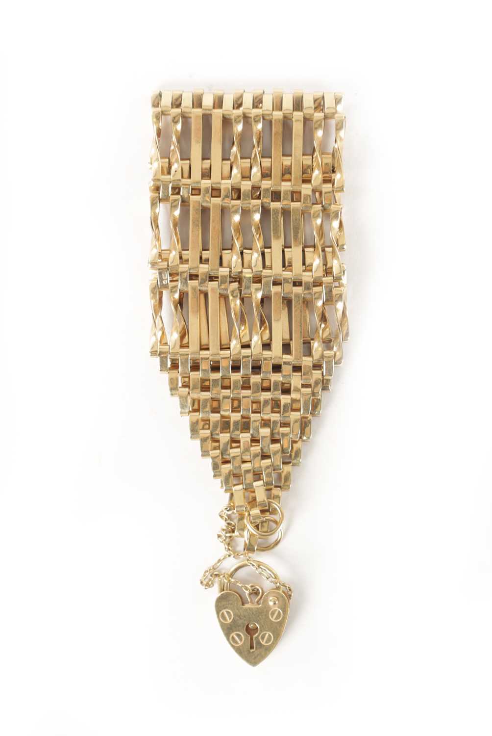 Lot 284 - A 9CT GOLD GATE LINK BRACELET WITH LOCKET CLASP