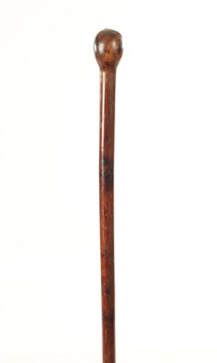 Lot 463 - A YEW WOOD GENTLEMAN'S WALKING CANE