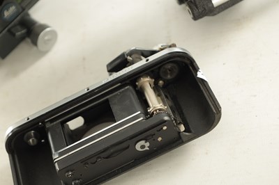 Lot 603 - A ZEISS IKON CONTAX II CAMERA WITH ACCESSORIES AND SPARES