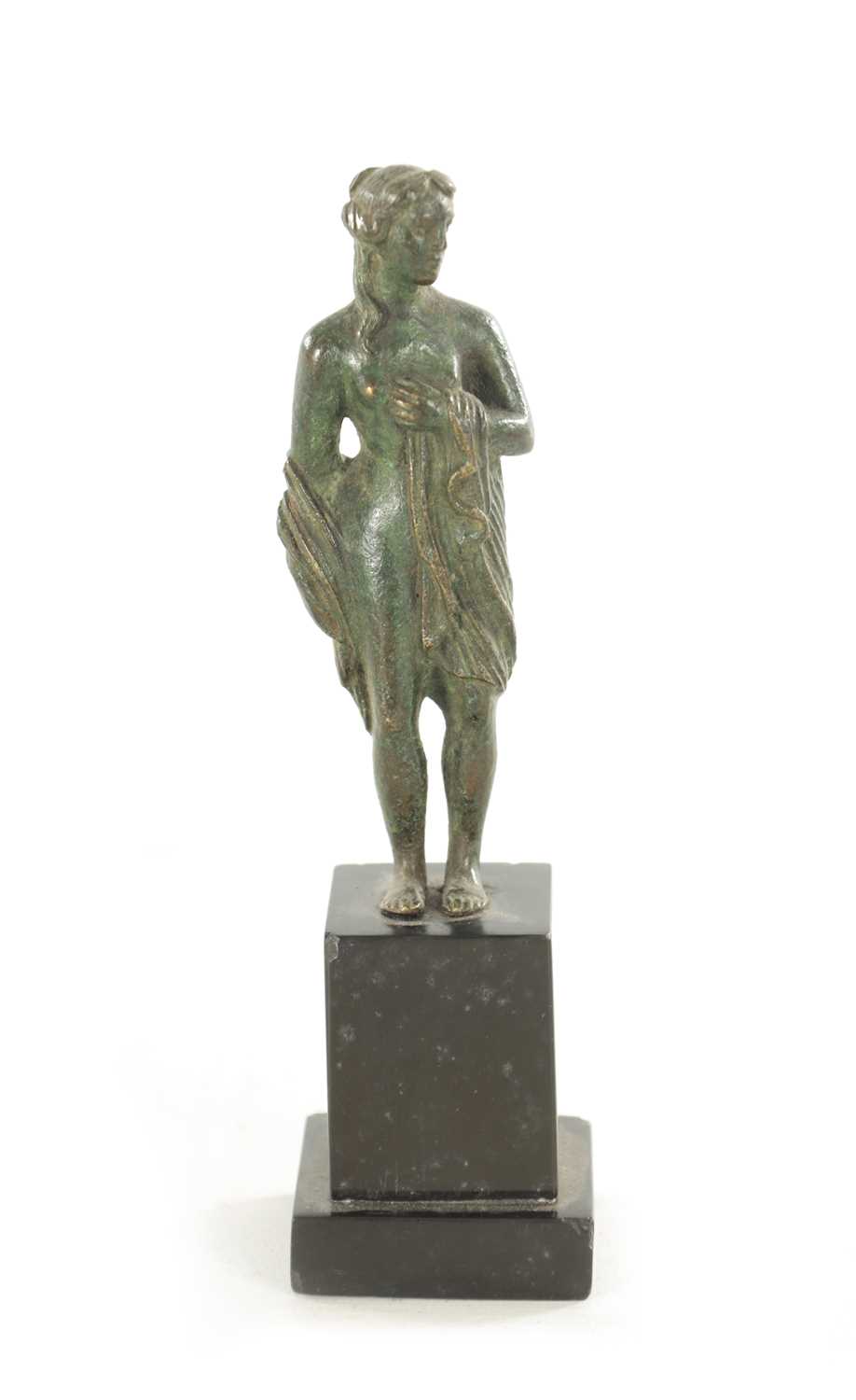 Lot 673 - AN EARLY BRONZE FIGURAL SCULPTURE