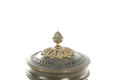 Lot 822 - A LATE 19TH CENTURY GRAND TOUR BRONZE LIDDED URN