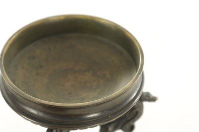 Lot 822 - A LATE 19TH CENTURY GRAND TOUR BRONZE LIDDED URN