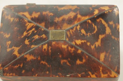 Lot 1209 - A REGENCY TORTOISESHELL VENEERED TEA CADDY