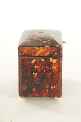 Lot 1209 - A REGENCY TORTOISESHELL VENEERED TEA CADDY