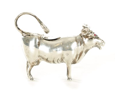 Lot 382 - AN EDWARDIAN ENGLISH SILVER COW CREAMER