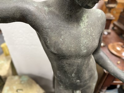 Lot 725 - A LARGE GREEN PATINATED FIGURAL BRONZE DEPICTING MARATHON BOY