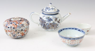 Lot 175 - A SELECTION OF CHINESE PORCELAIN INCLUDING A...