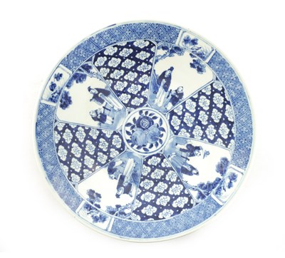 Lot 144 - A 19TH CENTURY CHINESE BLUE AND WHITE SHALLOW DISH