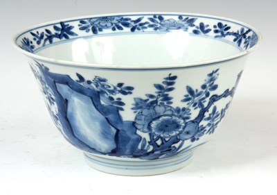 Lot 192 - AN ORIENTAL BLUE AND WHITE LARGE DEEP CIRCULAR...