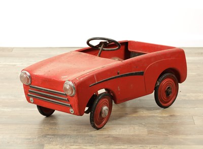 Lot 809 - A MID 20TH CENTURY CHILDREN’S PEDAL CAR