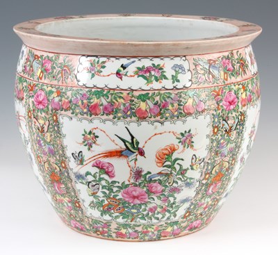 Lot 215 - A 19TH CENTURY CHINESE PORCELAIN CANTONESE...