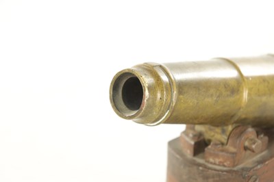 Lot 549 - A 19TH CENTURY BRASS AND IRONWORK MODEL OF A CARRONADE CANNON