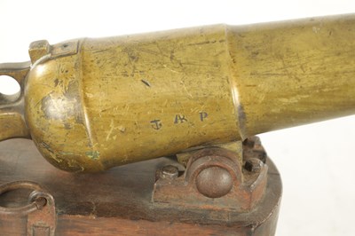 Lot 549 - A 19TH CENTURY BRASS AND IRONWORK MODEL OF A CARRONADE CANNON