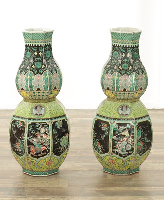 Lot 133 - AN IMPRESSIVE PAIR OF 19TH CENTURY CHINESE FAMILLE NOIRE DOUBLE GOURD HALL VASES