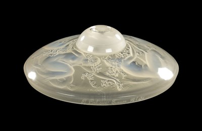 Lot 11 - A RENE LALIQUE 'QUATRE SIRENS' OPALESCENT INKWELL