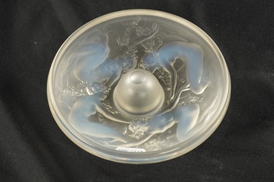 Lot 11 - A RENE LALIQUE 'QUATRE SIRENS' OPALESCENT INKWELL