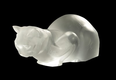 Lot 14 - A 20TH CENTURY LALIQUE GLASS SCULPTURE OF A SEATED CAT