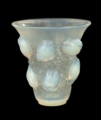 Lot 8 - A RENE LALIQUE OPALESCENT AND GREY STAINED 'ST FRANCOIS' VASE