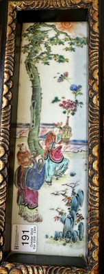 Lot 191 - A PAIR OF 19TH CENTURY CANTONESE FAMILLE ROSE HANGING PLAQUES