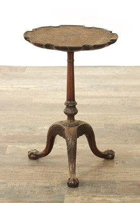 Lot 1393 - A GOOD GEORGE III MAHOGANY PIE CRUST KETTLE STAND