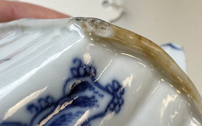 Lot 128 - TWO 19TH CENTURY CHINESE BLUE AND WHITE TEA CADDIES AND A SAKE CUP