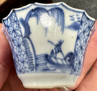 Lot 128 - TWO 19TH CENTURY CHINESE BLUE AND WHITE TEA CADDIES AND A SAKE CUP