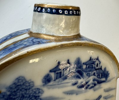 Lot 128 - TWO 19TH CENTURY CHINESE BLUE AND WHITE TEA CADDIES AND A SAKE CUP