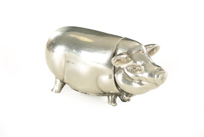 Lot 390 - AN UNUSUAL 20TH CENTURY SILVER VESTA CASE MODELLED AS A PIG