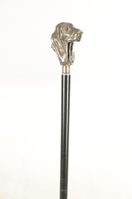 Lot 447 - AN EARLY 20TH CENTURY SILVER TOPPED DOGS HEAD WALKING STICK