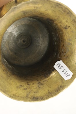 Lot 889 - A RARE 17TH CENTURY BELL BASE / CAPSTAN BRASS CANDLESTICK