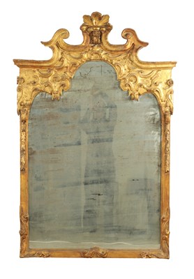 Lot 1409 - A GOOD 18TH CENTURY ITALIAN CARVED GILTWOOD OVERMANTEL HANGING MIRROR