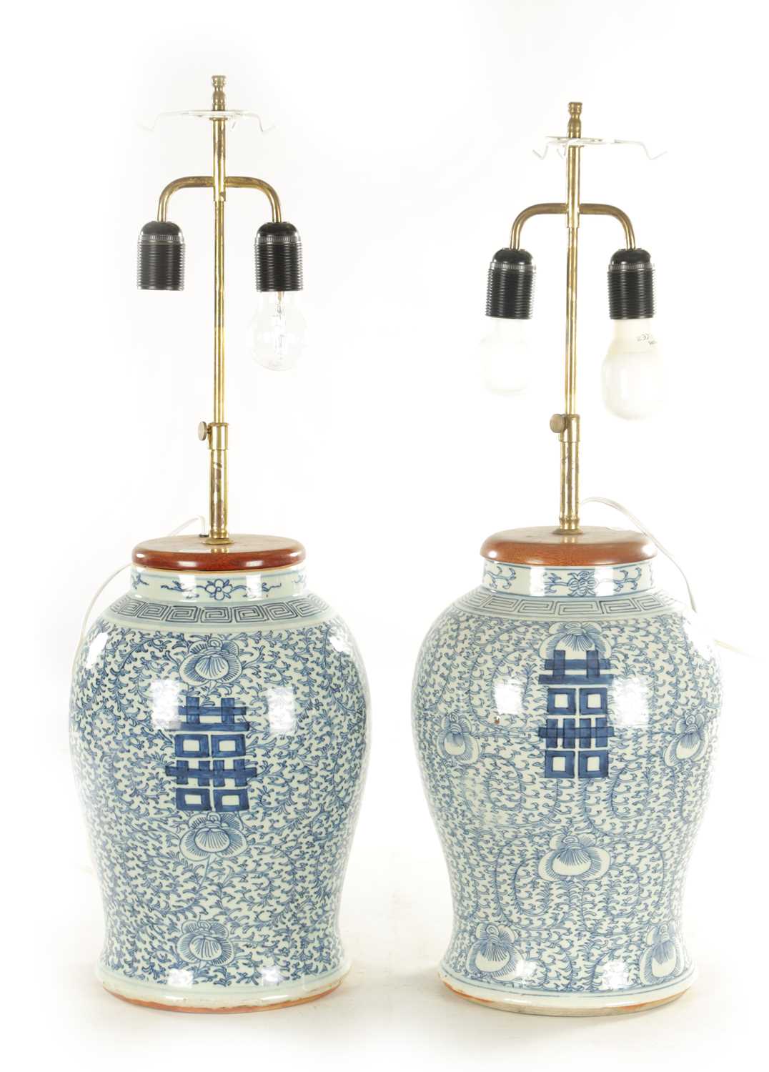 Lot 226 - A PAIR OF 18TH CENTURY CHINESE BLUE AND WHITE VASES