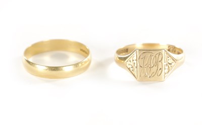 Lot 270 - AN 18CT GOLD WEDDING RING AND A GENTLEMAN’S 9CT GOLD RING